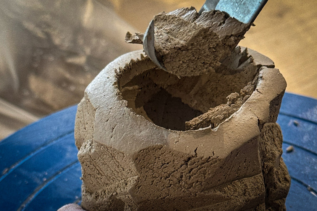 Kurinuki Keramik - handgeschnitzte organische Tonschale