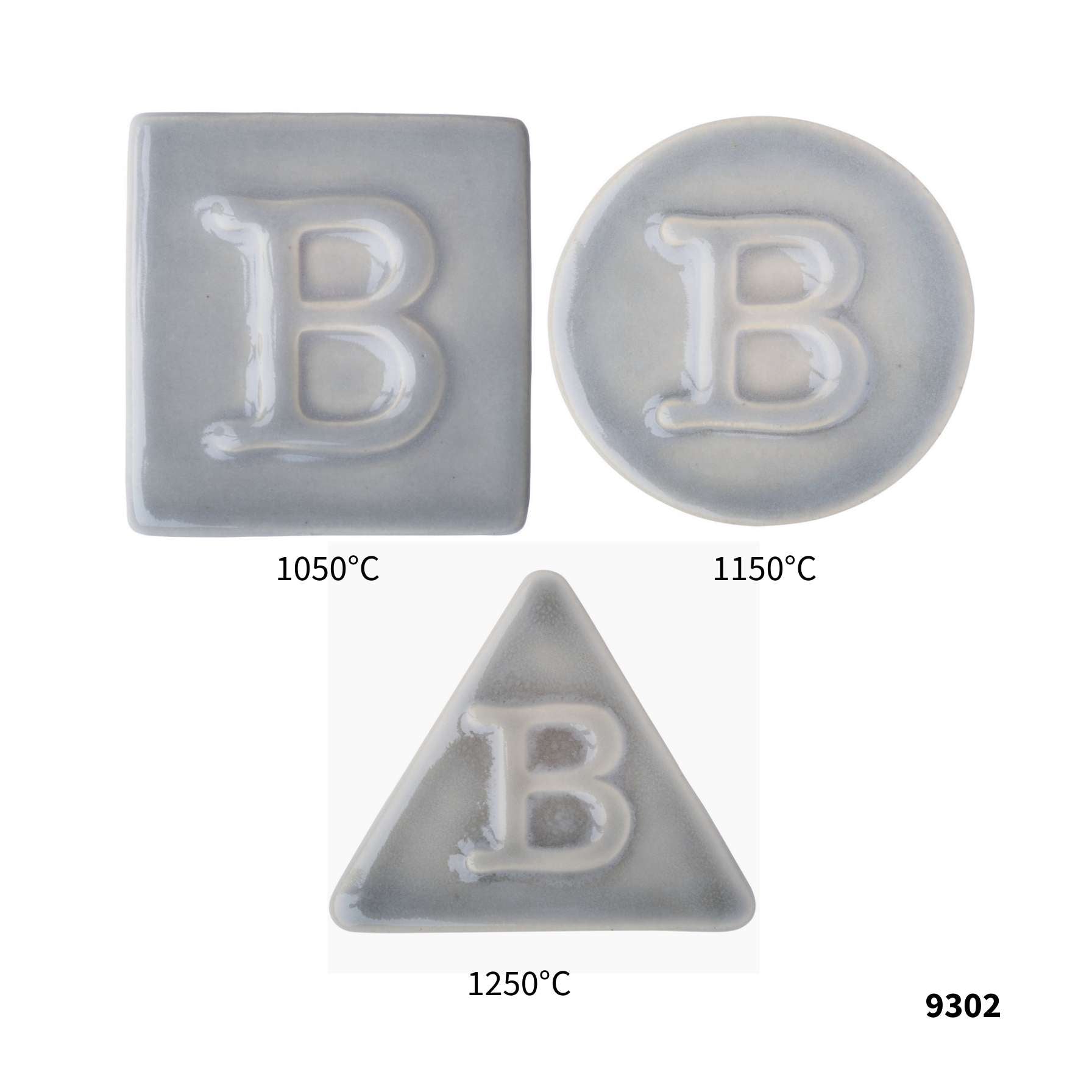 Drei Botz Pro-Keramikfliesen, jede mit einem erhabenen Buchstaben B in Quadrat-, Kreis- und Dreiecksform, sind mit den Brenntemperaturen 1050 °C, 1150 °C und 1250 °C gekennzeichnet. In der unteren rechten Ecke wird „9302“ angezeigt.