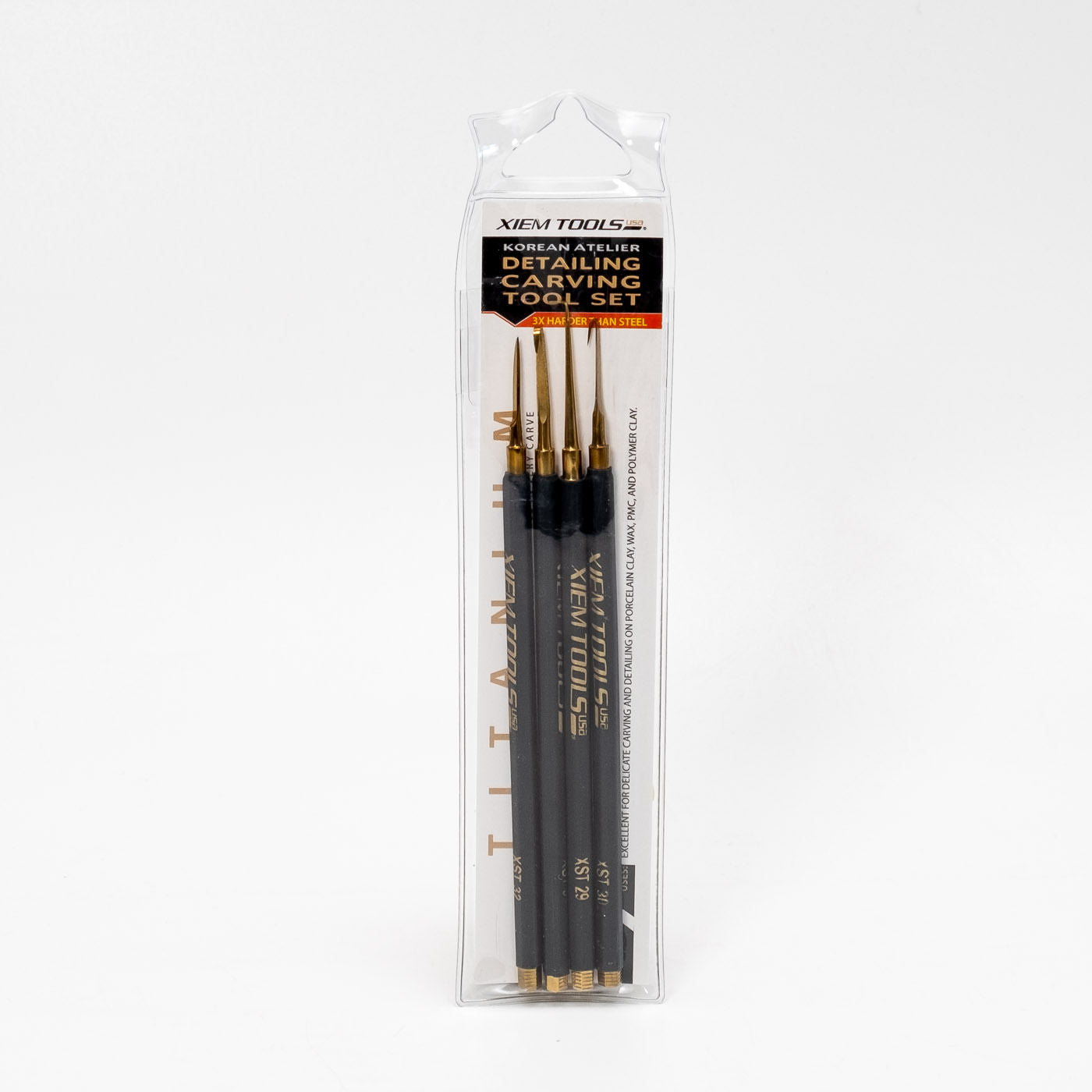 Eine durchsichtige Kunststoffverpackung enthält das 4-teilige Schnitzwerkzeug-Set von Xiem Tools mit Werkzeugen mit Goldspitze und schwarzen Griffen – ideal für feine Arbeiten und präzise Detailarbeit.
